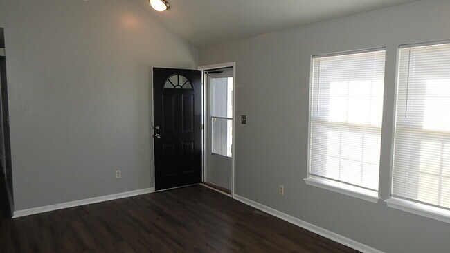 Building Photo - 3bed 2 full bath in Fort Osage Area