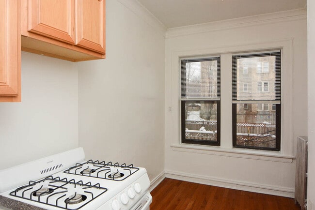 Building Photo - 4641 N Paulina St