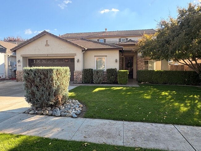 Building Photo - Lovely 5 Bedroom Home
