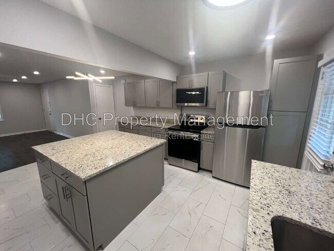 Building Photo - 3057 Pharr Ct N Northwest