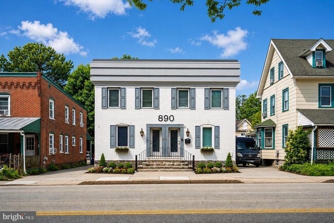 Building Photo - 890 County Line Rd