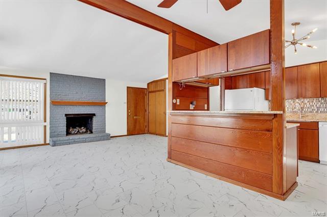 Building Photo - 724 Hutchins Dr