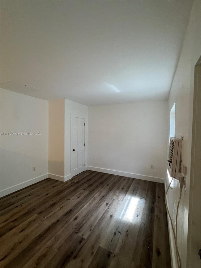 Building Photo - 2148 NW Flagler Terrace