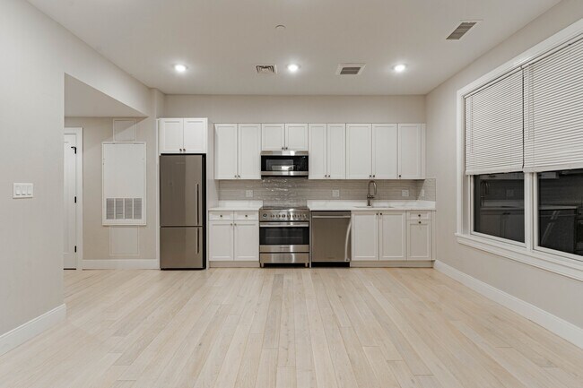 Building Photo - 197 Green St