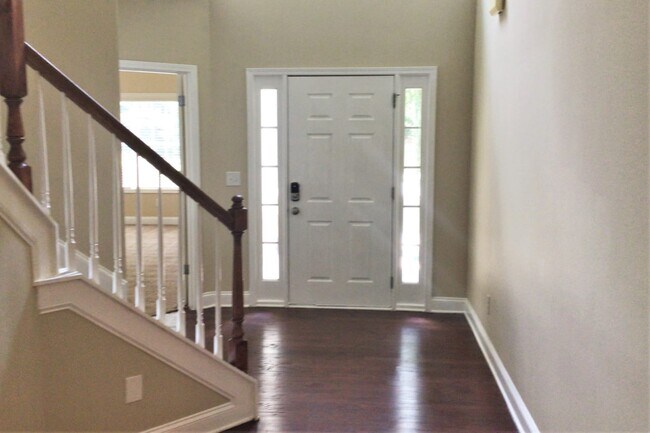 Building Photo - 6223 Cove Creek Dr