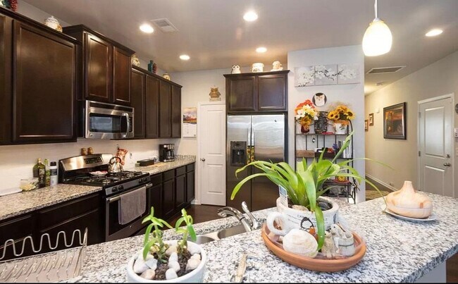 Foto del edificio - Wonderful Three Bedroom Home in Northeast Columbia!