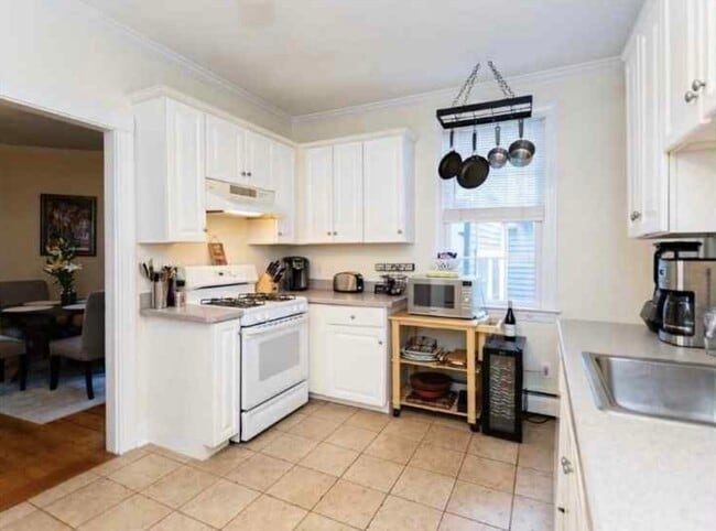 Building Photo - 34 Austin St