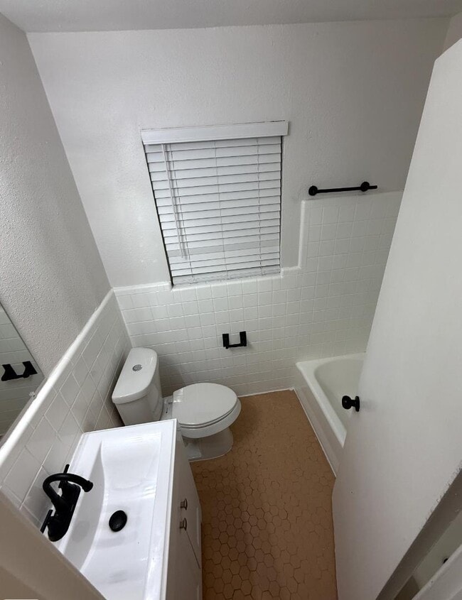 Building Photo - 146 Doolittle Dr