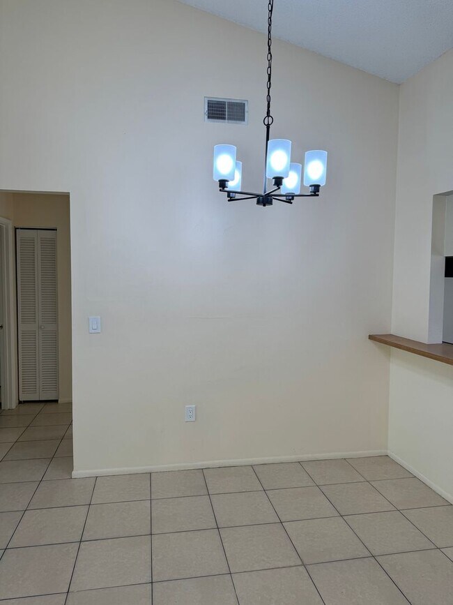 Foto del edificio - Spacious 2 bedroom/ 2 bathroom condo in Sarasota