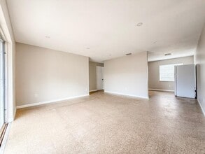 Building Photo - 3487 Hi St