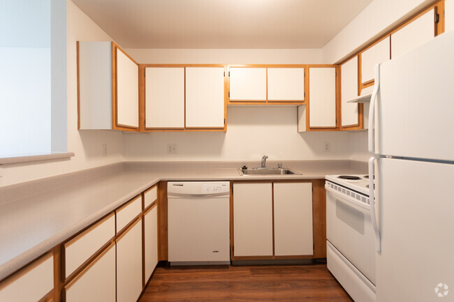 1BR,1BA-658SF - Evergreen Rock Maple Apartments