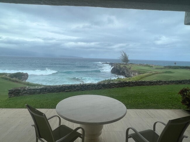 Building Photo - Beautiful Fully Furnished, 2 Bed, 3 Bath, ...