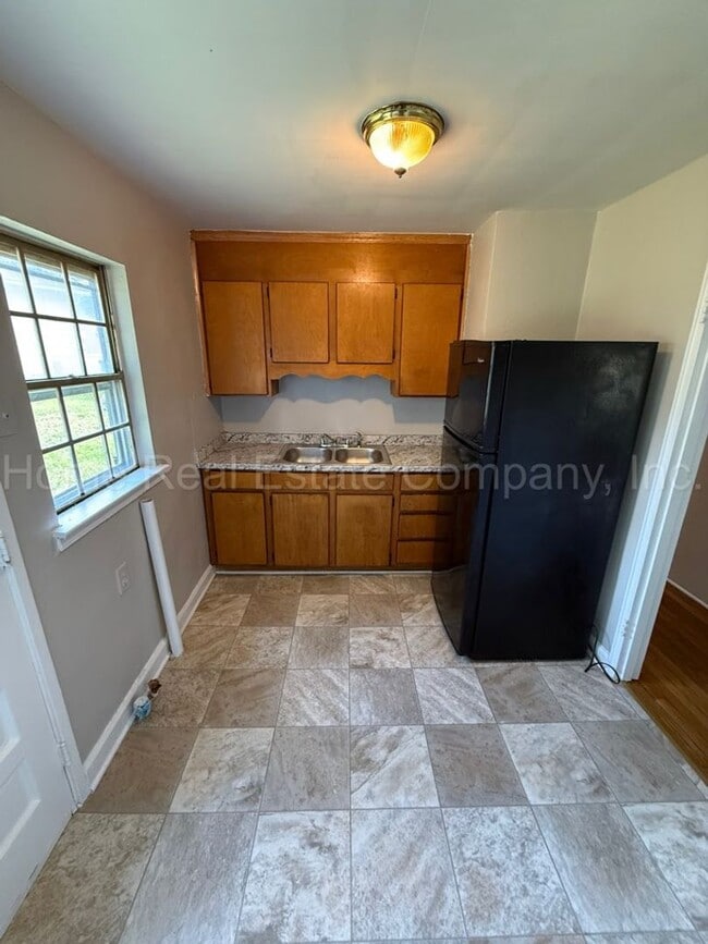 Building Photo - 658 Clemson Cir