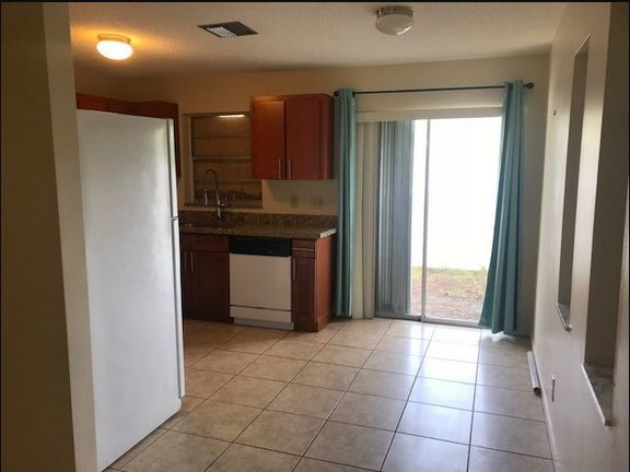 Building Photo - 4671 Poinsettia Ln