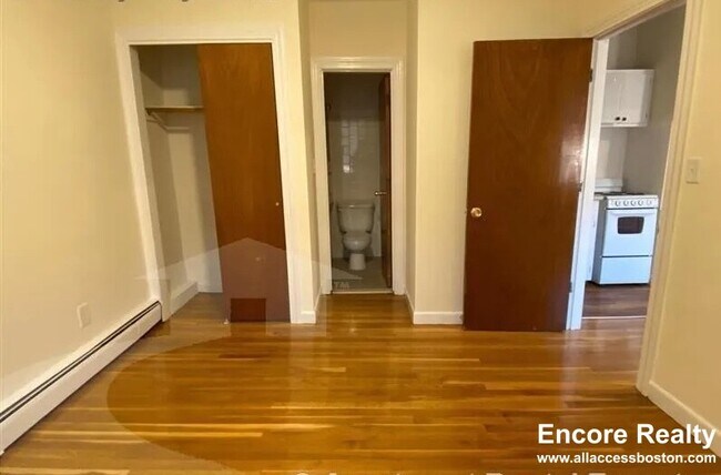 Foto del edificio - 168 N Beacon St