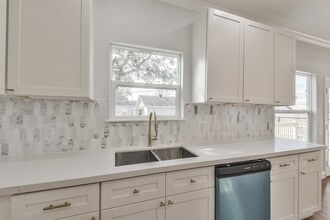 Building Photo - 501 W Francis St Building Photo - 501 W Francis St