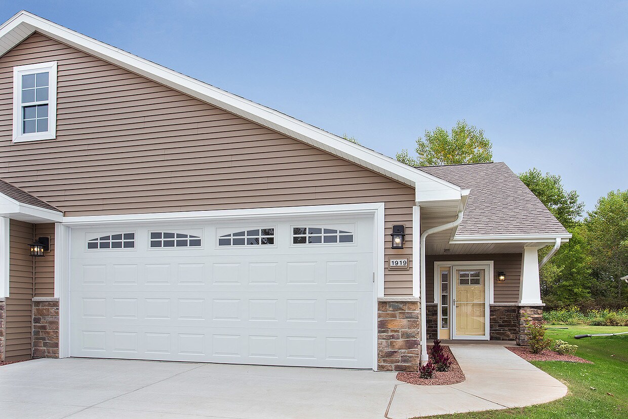 1921 Hidden Hollow Ln, Manitowoc, WI 54220 Condo for Rent in