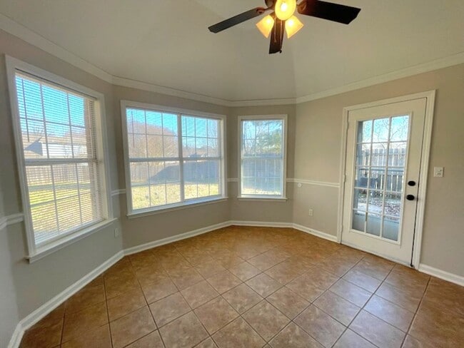 Foto del edificio - MOVE IN TODAY!