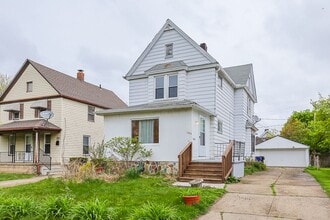 Building Photo - 1229 E 167th St