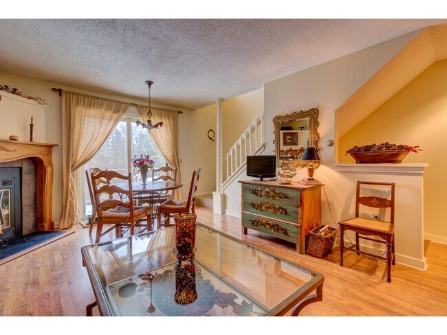 Foto del edificio - 181 Riverside Townhouses Rd