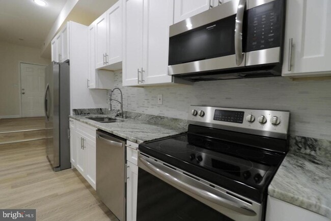 Building Photo - 725 N Chester St