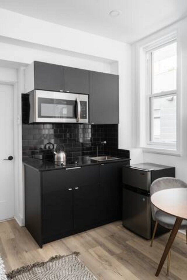 Building Photo - 2020 R. Saint-Denis