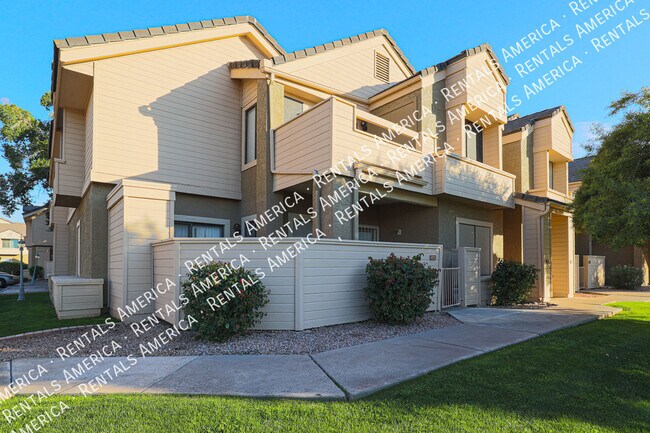 Building Photo - 2035 S Elm St
