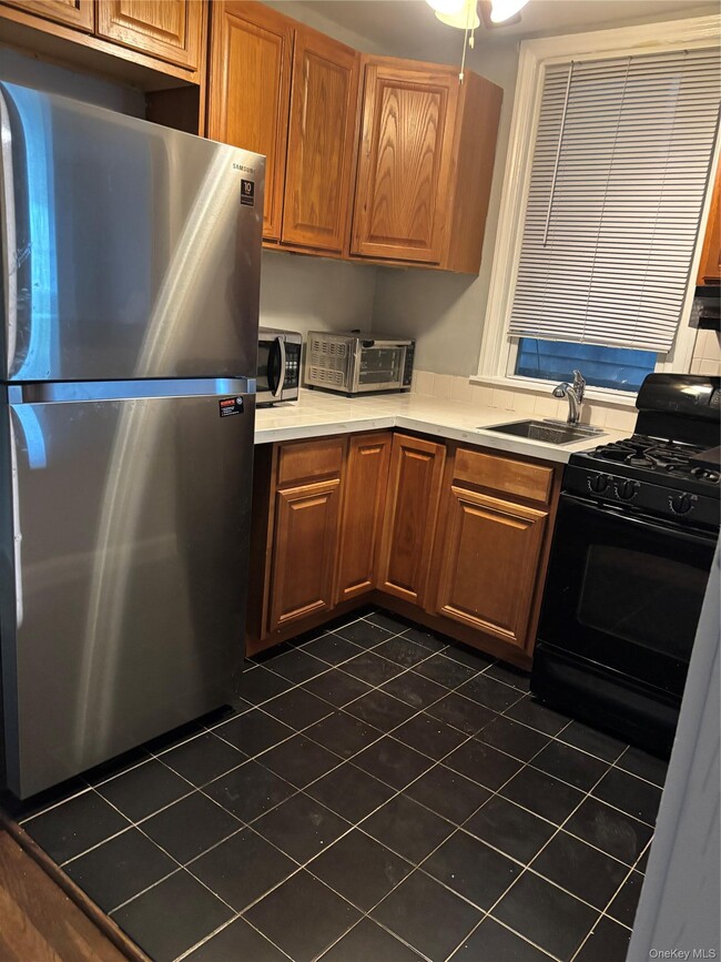 Building Photo - 145 New Hyde Park Rd