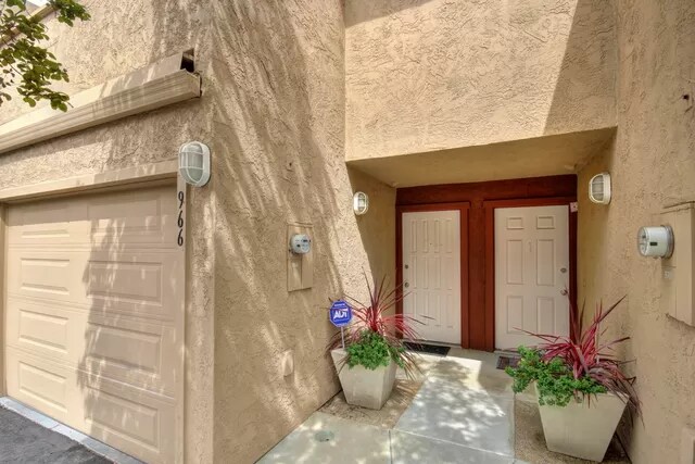 Building Photo - 966 Q St, in the heart of Downtown Sacrame...
