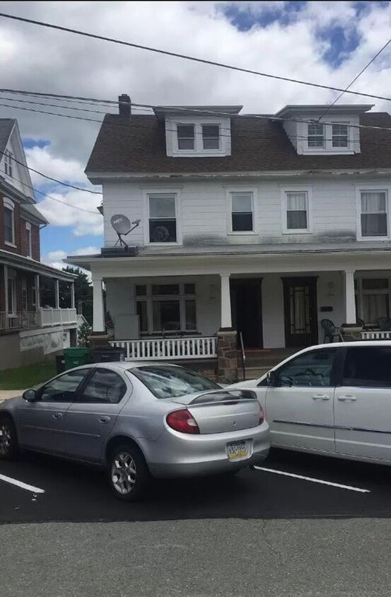 Primary Photo - 2nd St 215-217 N