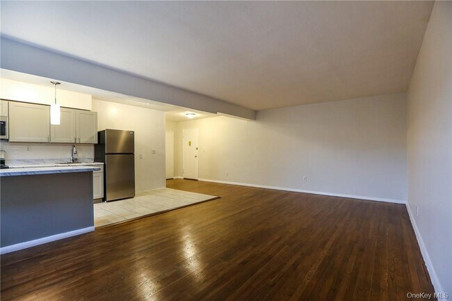 Foto del edificio - 730 Pelham Rd