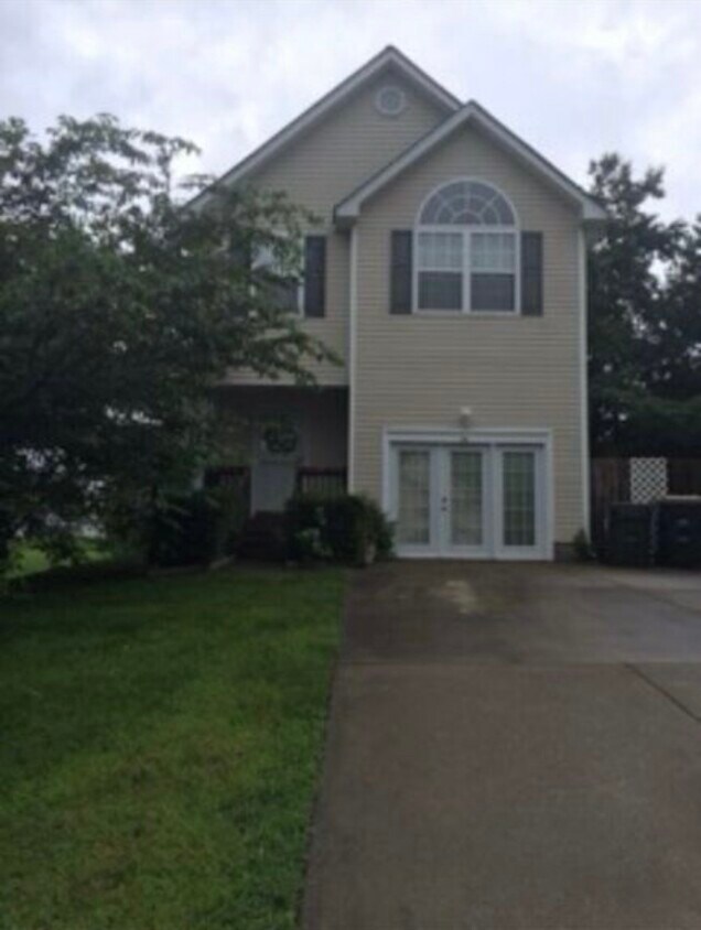 Primary Photo - 110 Burgundy Rd