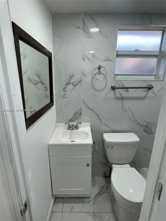 Foto del edificio - 760 NE 168th St