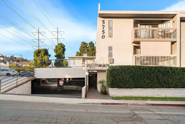 Foto del edificio - 5750 Friars Rd