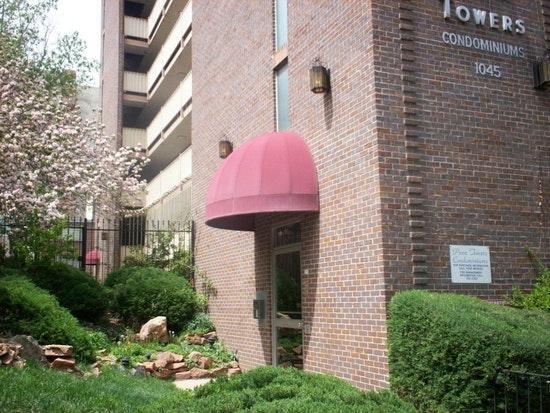 Entrada del edificio - 1045 Pennsylvania Street