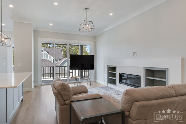 Photo du bâtiment - Fully Furnished 3 Bed + Office Upper Home in Grandview Heights with A/C & EV Charging