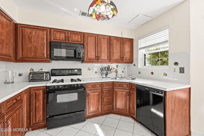 Foto del edificio - 39 Gimbel Pl