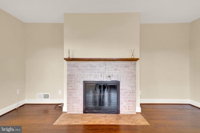 Building Photo - 805 31st St S