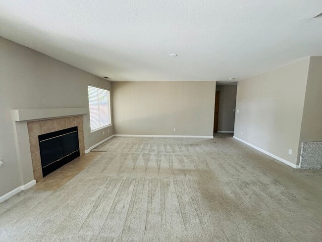 Building Photo - Beautiful Southside Home for Rent, 4 Bedroom 3 Bath