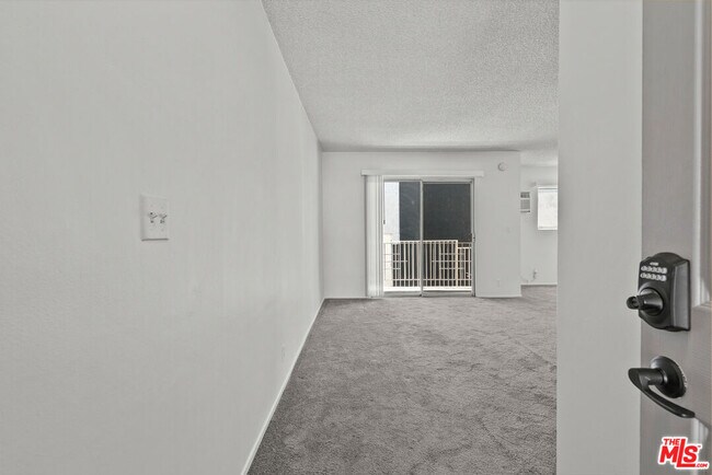 Foto del edificio - 15286 Sutton St