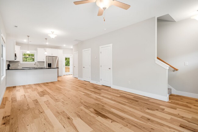 Foto del edificio - 32 Wheeler Rd