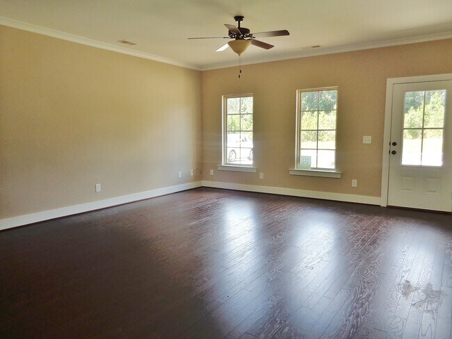 Foto del edificio - Wonderful Town Home for Rent in Polo Cross...