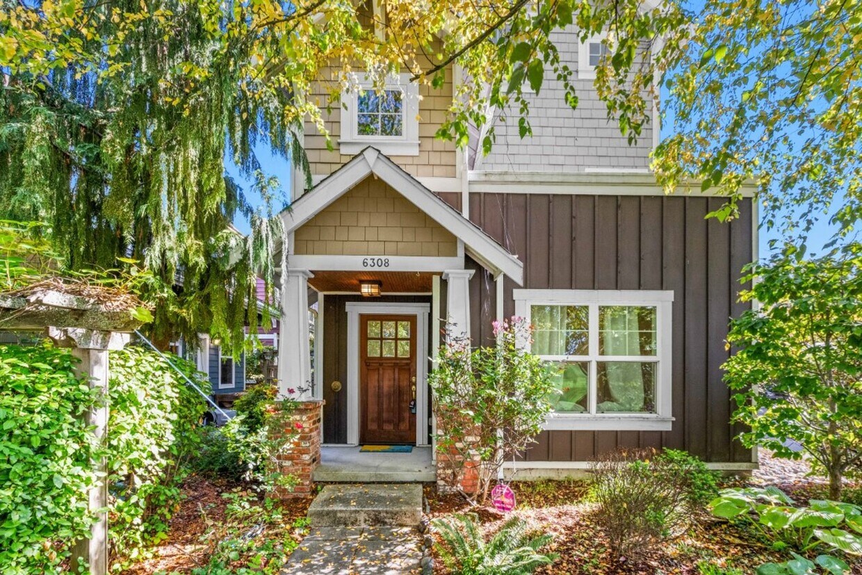 Primary Photo - 2bd/1.75Ba Seattle Townhouse