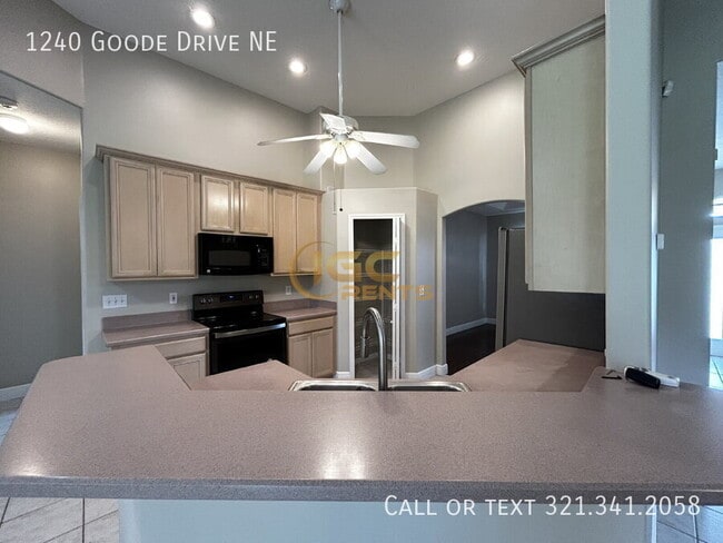 Building Photo - 1240 Goode Dr NE