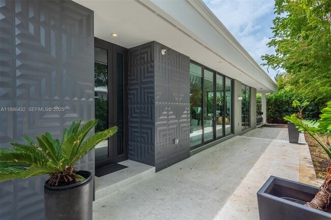 Building Photo - 4675 NE 2nd Ave