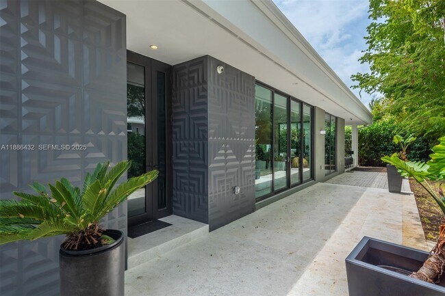 Foto del edificio - 4675 NE 2nd Ave