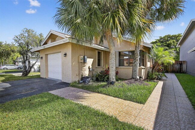 Foto del edificio - 581 Lakeside Cir