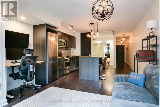 Photo du bâtiment - 775 King St W