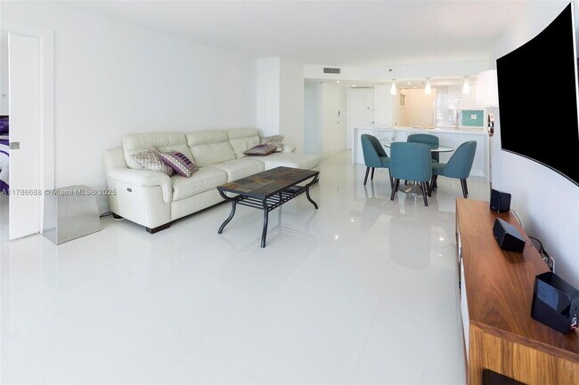 Foto del edificio - 1717 N Bayshore Dr