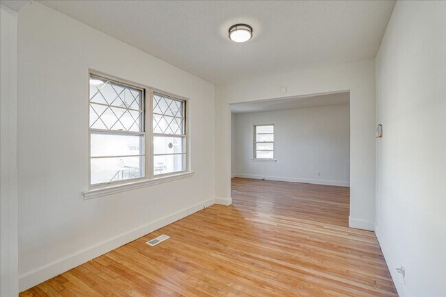 Building Photo - 4806 Maryland Dr